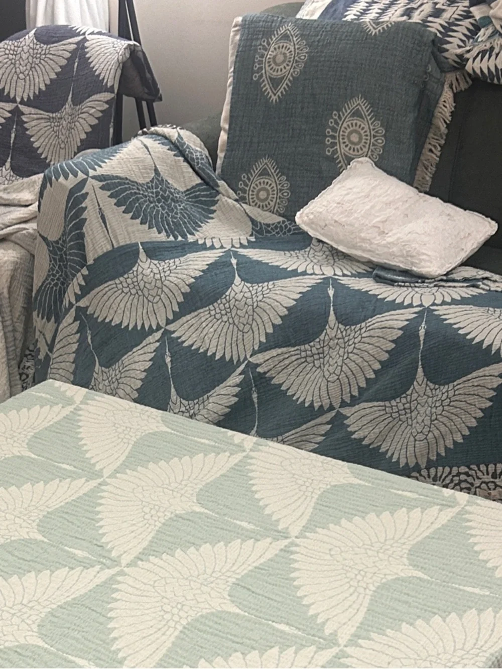 Modern Luxury Throw Feathers Flocked Woven Jacquard Cotton 55 x 77 Teal